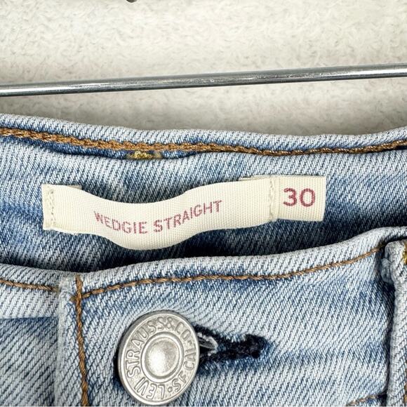 Levi's Women's Wedgie Straight Fit Distressed Knee Jeans Light Wash Size 30 - Picture 9 of 15